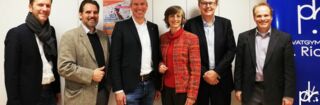 (v. l.) Rotarier Guido Jandke, PDR-Berufsorientierungslehrer Boris Sommerhoff, Präsident Rotary Club Kelkheim Tobias Schmitt, PDR-Schulleiterin Marion Polydore, Rotarier Peter Sothmann und PDR-Oberstufenleiter Sebastian Ely