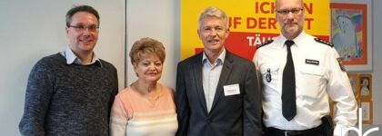 V.l.: Fachlehrer Markus Bähr, Sicherheitsberaterin für Senioren Rosemarie Sprungk, Polizeidirektor i.R. Jürgen Moog und Polizeihauptkommissar Jörg Zollmann